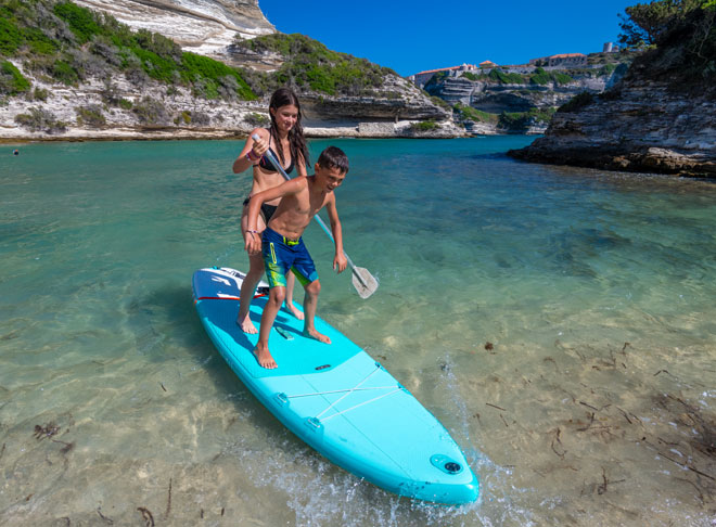 escale en catamaran enfants paddle