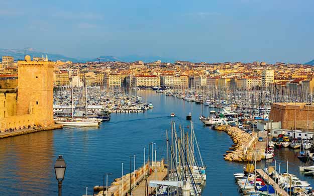 1 provence catamaran dans le vieux port de marseille 0